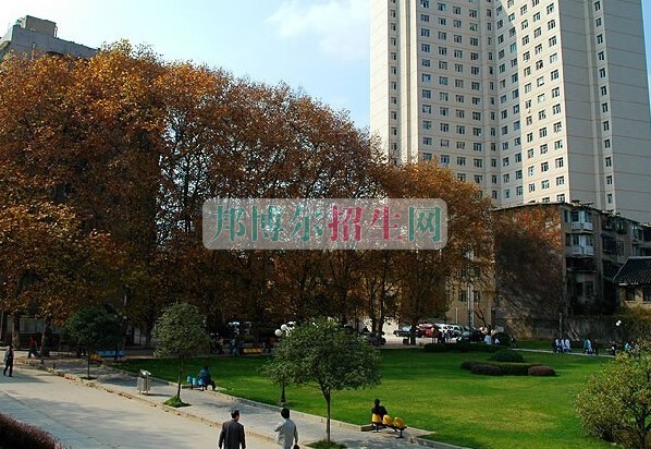 貴陽中醫(yī)學(xué)院時(shí)珍學(xué)院