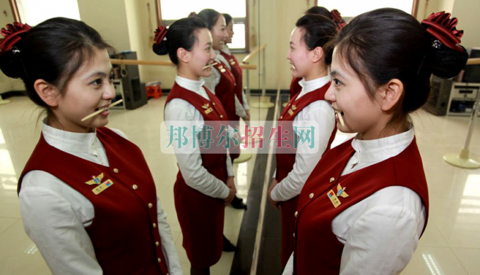 成都內(nèi)理科一?？罩谐藙?wù)大專學(xué)校