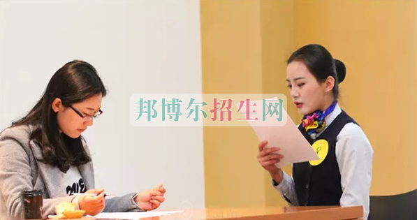 成都航空旅游職業(yè)學(xué)校開(kāi)啟新學(xué)期首場(chǎng)招聘，場(chǎng)面火爆美女如云