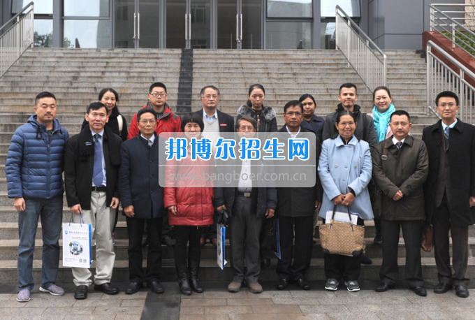 緬甸仰光省交通委員會主席等考察重慶公共運輸職業(yè)學(xué)院并洽談合作事宜