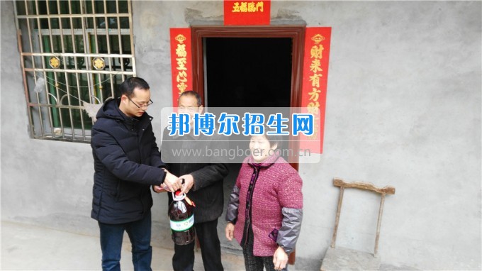 南充師范學(xué)校開展精準(zhǔn)扶貧春節(jié)前慰問活動