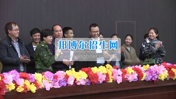四川省宜賓市南溪區(qū)職業(yè)高級中學校沖刺高考 圓夢未來