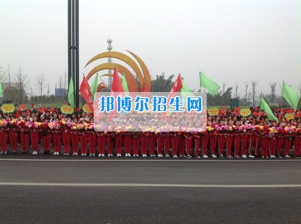 四川省宜賓市南溪區(qū)職業(yè)高級(jí)中學(xué)校學(xué)前教育齊拉練，共踏春風(fēng)迎春景