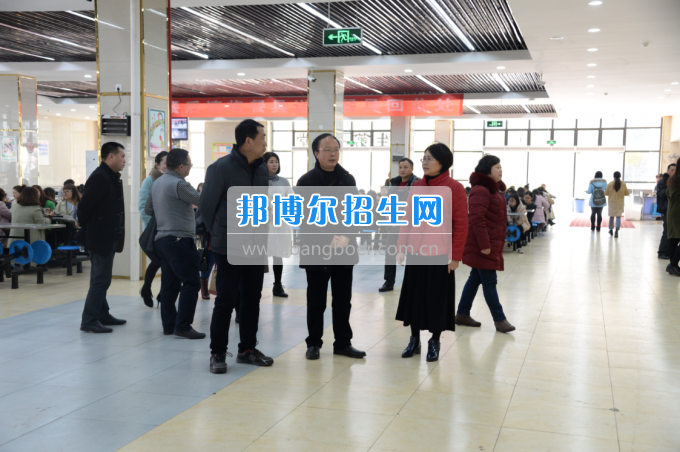 內(nèi)江市教育局檢查川南幼兒師范高等專科學(xué)校春季開(kāi)學(xué)工作