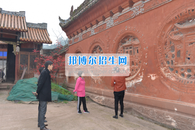 川南幼兒師范高等?？茖W(xué)校黨委書記羅慧帶隊(duì)考察孔子文化和校園文化