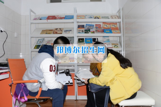川南幼兒師范高等專科學(xué)校黨團(tuán)工作站、圖書漂流站在學(xué)生公寓正式運(yùn)行