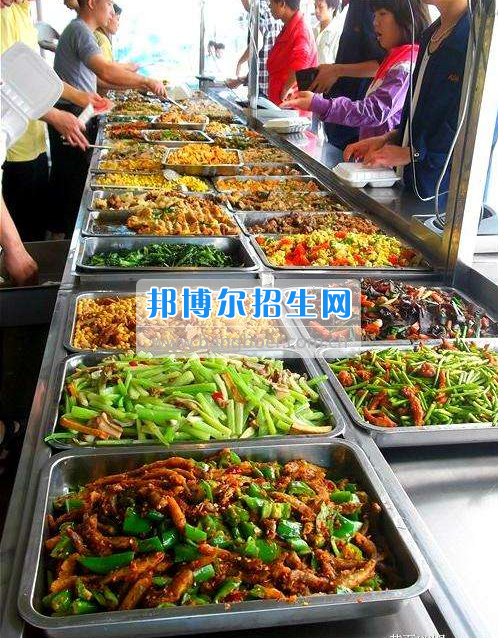 四川省樂(lè)山市第一職業(yè)高級(jí)中學(xué)召開(kāi)2017年食堂員工食品安全知識(shí)培訓(xùn)會(huì)