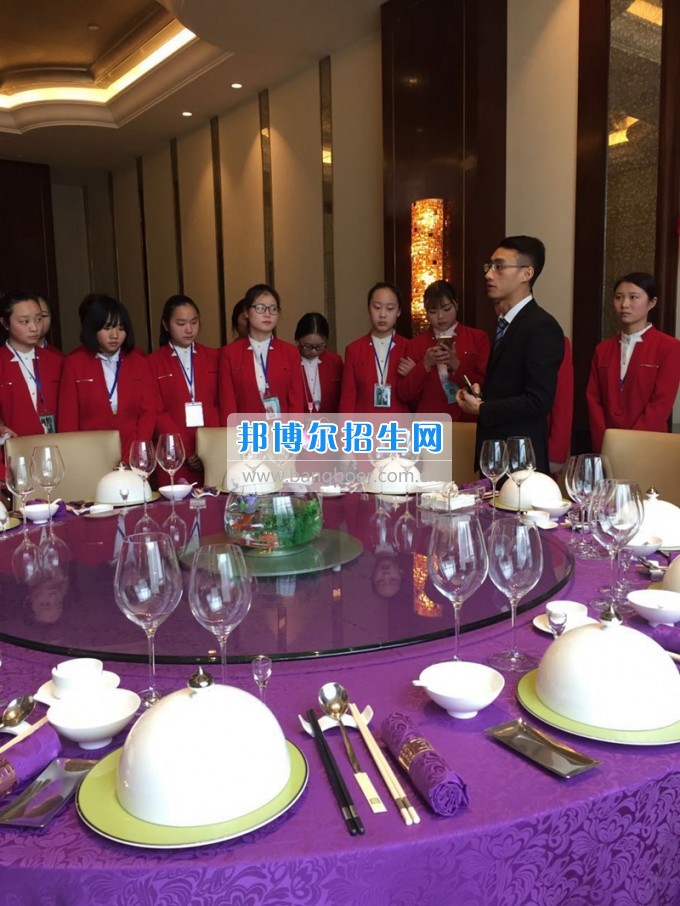 四川省樂山市第一職業(yè)高級中學(xué)開展學(xué)生參觀企業(yè)學(xué)習(xí)活動(dòng)