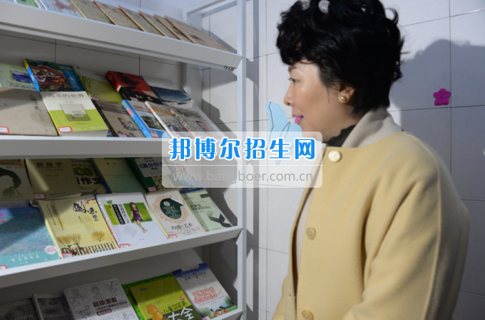 市委常委、宣傳部長潘梅到川南幼兒師范高等?？茖W(xué)校調(diào)研思想政治工作