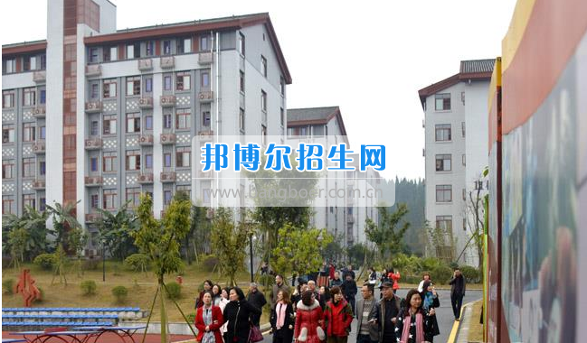 南充市建華職業(yè)中學(xué)開(kāi)展“請(qǐng)進(jìn)來(lái)，走出去”校際交流活動(dòng)