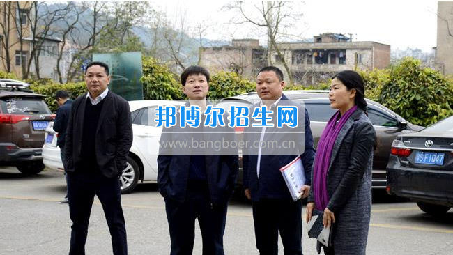 區(qū)委常委、宣傳部長邱躍峰一行視察南充市建華職業(yè)中學
