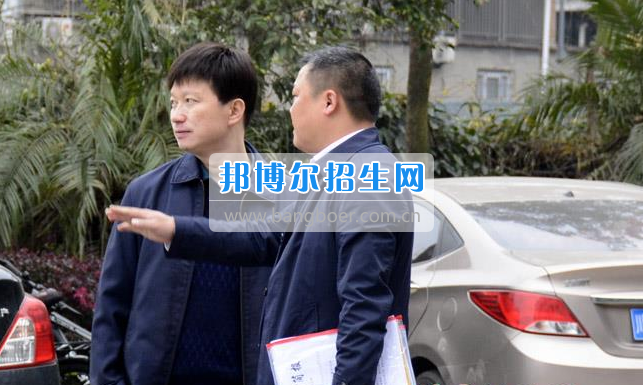 區(qū)委常委、宣傳部長邱躍峰一行視察南充市建華職業(yè)中學