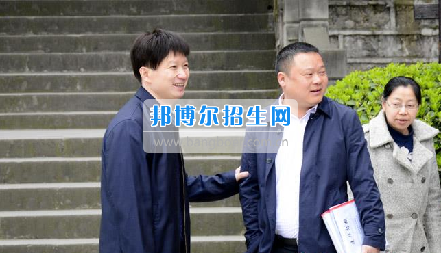 區(qū)委常委、宣傳部長邱躍峰一行視察南充市建華職業(yè)中學