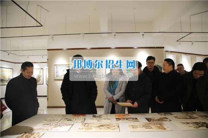 四川音樂(lè)學(xué)院黨委書記、院長(zhǎng)林戈?duì)柦淌谝恍械酱ū庇變簬煼陡叩葘？茖W(xué)校考察