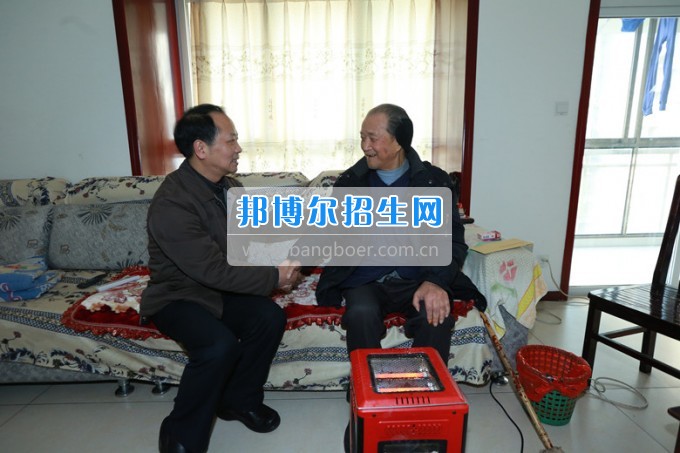 川北幼兒師范高等?？茖W(xué)校黨委書記張斌走訪慰問學(xué)校離退休老同志