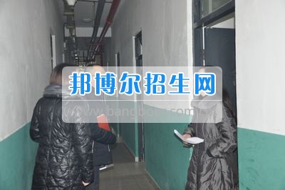 四川省什邡市職業(yè)中專學(xué)校迎接德陽(yáng)市、什邡市教育局開學(xué)工作檢查