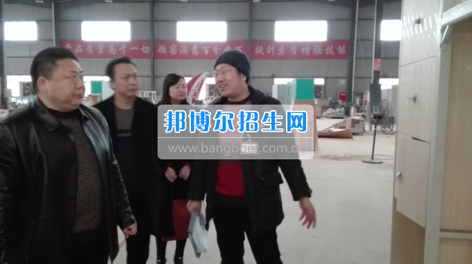 川北幼兒師范高等?？茖W(xué)校張廷鑫校長帶隊考察學(xué)生公寓設(shè)備