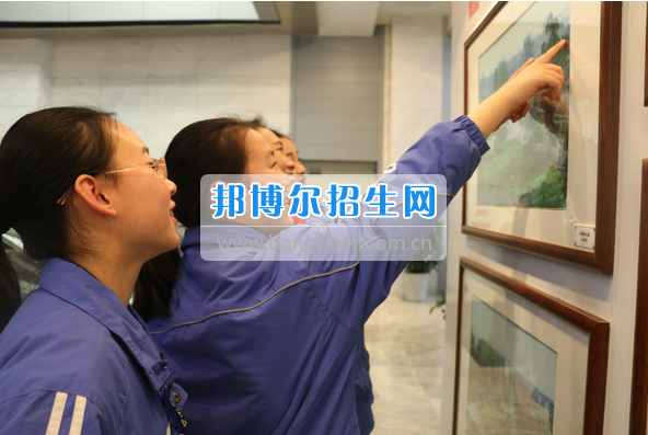 成都市洞子口職業(yè)高級中學(xué)舉行“成都，因我更美麗”主題開學(xué)典禮