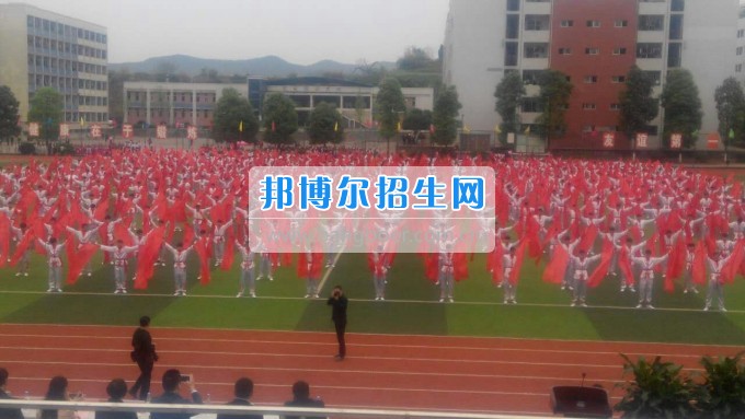南充信息工程職業(yè)學(xué)校學(xué)生參加2017年南充市中職學(xué)生田徑運(yùn)動會