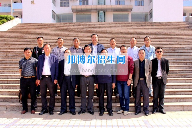 楚雄州2017年高校安全穩(wěn)定工作聯(lián)席會(huì)在楚雄醫(yī)藥高等?？茖W(xué)校召開