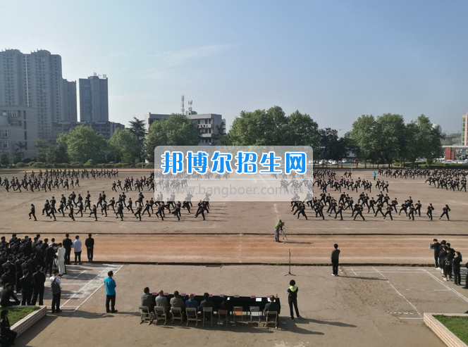 內(nèi)江市鐵路機(jī)械學(xué)校開展2017年春季運(yùn)動會