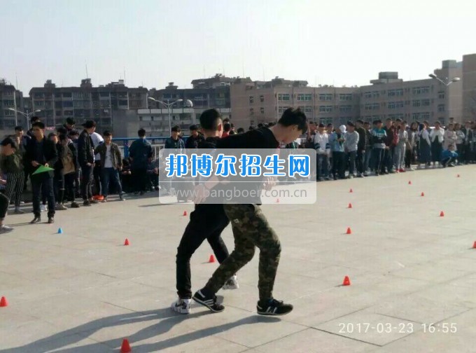 貴州工業(yè)職業(yè)技術(shù)學(xué)院中專部開展2017年趣味運(yùn)動會