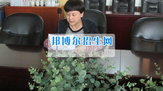 貴州省建設(shè)學(xué)校2017年召開(kāi)行政部門考核方案修訂專題討論會(huì)