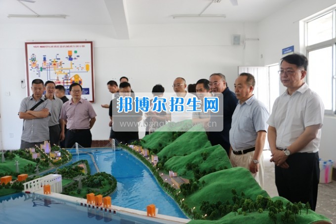 四川省政協(xié)民進(jìn)主委到綿陽市交通技工學(xué)校校進(jìn)行調(diào)研