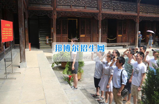 黔南民族醫(yī)學(xué)高等?？茖W(xué)校開展踐行“兩學(xué)一做”做到“知行合一”學(xué)習(xí)