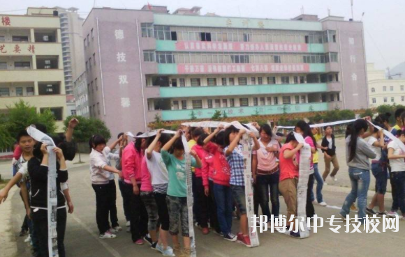 貴州省機電學校的環(huán)境優(yōu)美，神清氣爽