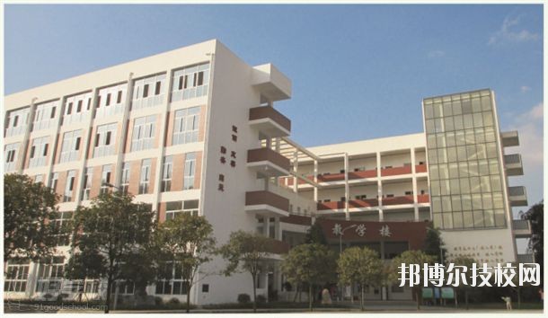 四川經(jīng)濟(jì)貿(mào)易學(xué)校2018年報(bào)名條件、招生對(duì)象