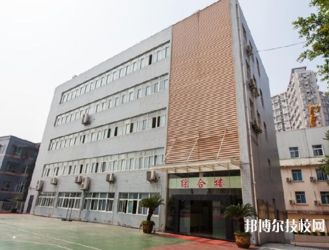 重慶建筑高級技工學(xué)校2020年報名條件、招生要求、招生對象