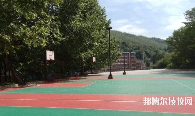 貴州現(xiàn)代經(jīng)濟(jì)學(xué)校2020年學(xué)費(fèi)、收費(fèi)多少