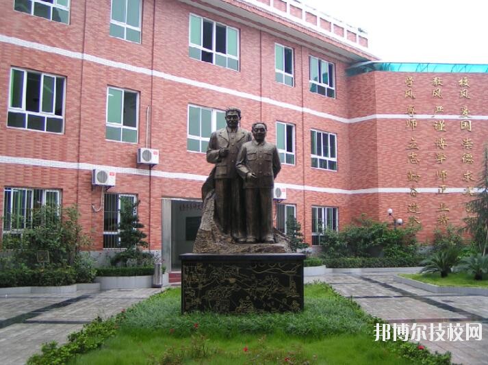重慶渝中職業(yè)教育中心2020年報(bào)名條件、招生要求、招生對(duì)象