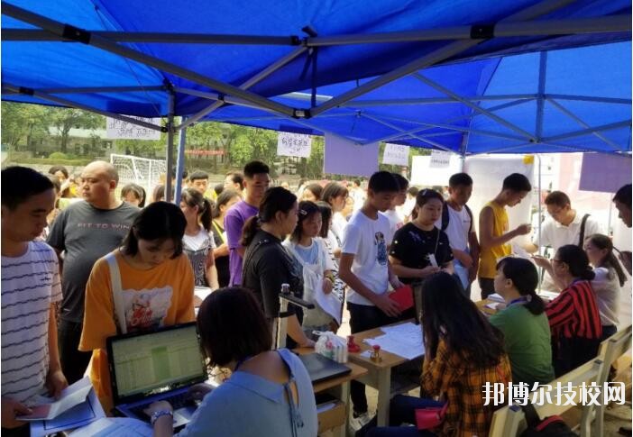 銅仁中等職業(yè)學(xué)校2020年報(bào)名條件、招生要求、招生對(duì)象