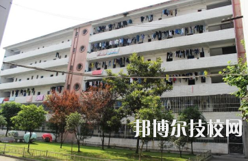 江西輕工業(yè)高級(jí)技工學(xué)校2020年報(bào)名條件、招生要求、招生對(duì)象