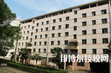 江西輕工業(yè)高級(jí)技工學(xué)校怎么樣、好不好