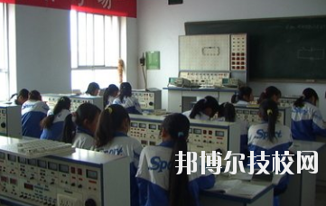 平?jīng)鲂畔⒐こ虒W(xué)校怎么樣、好不好