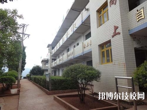普定職業(yè)技術(shù)學校2020年報名條件、招生要求、招生對象