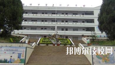 普定職業(yè)技術學校2020年招生辦聯(lián)系電話