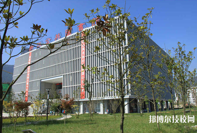 重慶黔江區(qū)民族職業(yè)教育中心2020年報名條件、招生要求、招生對象