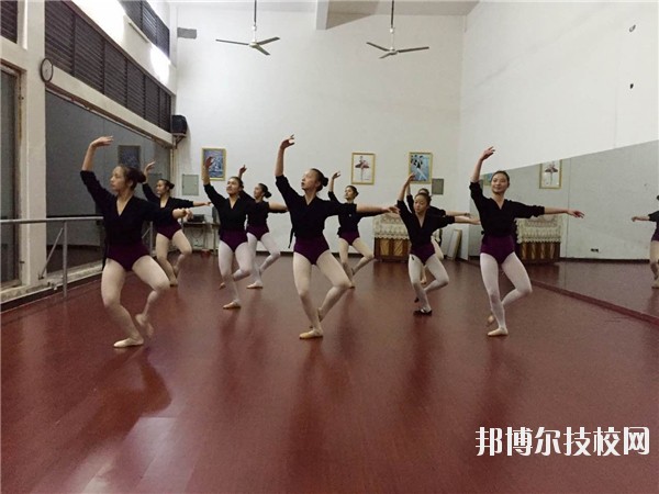 江西東方舞蹈學(xué)校2020年報(bào)名條件、招生要求、招生對(duì)象 