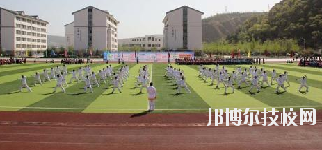 平?jīng)鰴C電工程學校2020年學費、收費多少