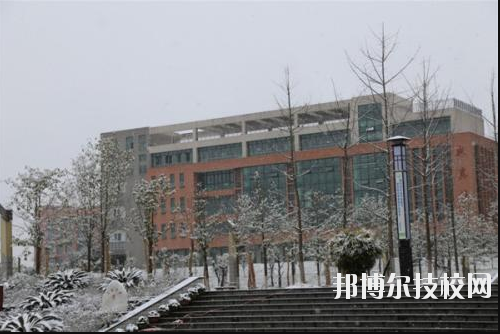 重慶榮昌職業(yè)教育中心2020年報(bào)名條件、招生要求、招生對(duì)象