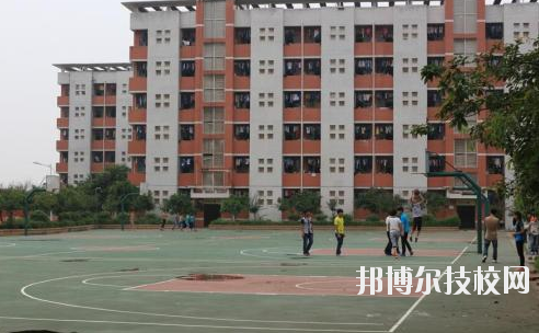 重慶大足職業(yè)教育中心2020年報(bào)名條件、招生要求、招生對(duì)象