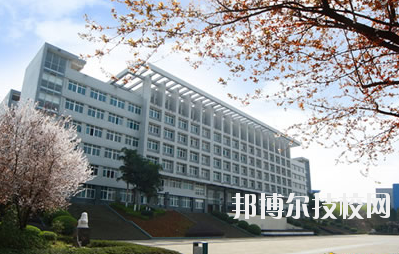 重慶三峽衛(wèi)生學校2020年報名條件、招生要求、招生對象
