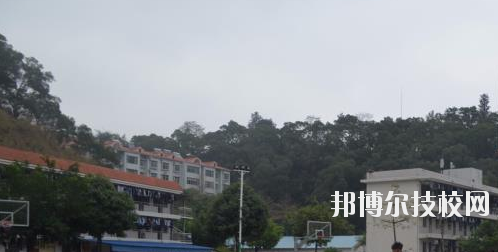 廣西右江民族商業(yè)學校怎么樣、好不好