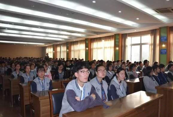 江陰華姿中等專業(yè)學(xué)校2020年報(bào)名條件、招生要求、招生對(duì)象