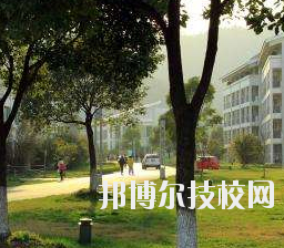 重慶第二財貿(mào)學(xué)校怎么樣、好不好