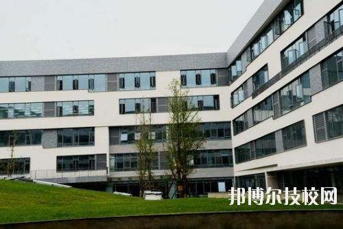 安龍職業(yè)技術(shù)學(xué)校2020年報(bào)名條件、招生要求、招生對(duì)象